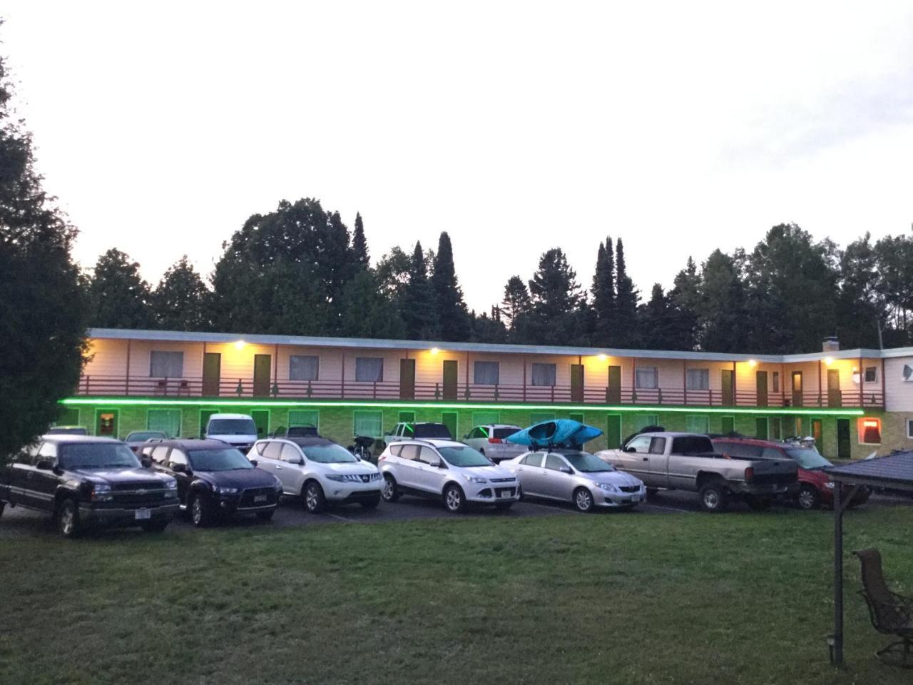 Cedars Motel Ironwood Exterior foto